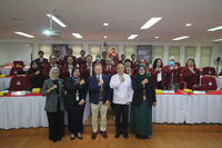 Kuliah Offline di Mahasiswa Program Studi Strategi Perang Semesta Unhan RI Hadirkan Prof. Michael Rainsborough dari Australian War College.